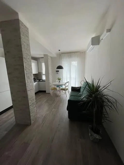 Apartment Luminoso Appartamento Fiorentino Florence